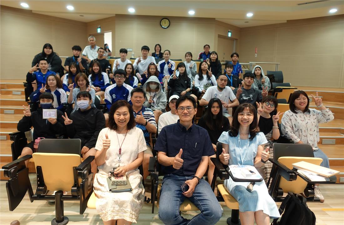 邀請國發會檔案管理局許峰源研究員講解國訓建立歷程